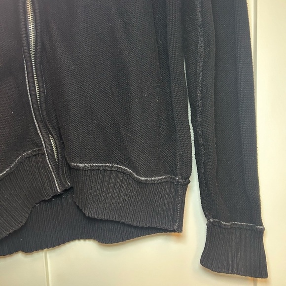 Vintage Guess gothic crest knit turtleneck - Picture 9 of 9